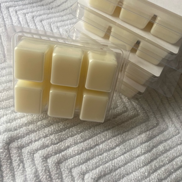 3/$13 pink watermelon wax melts - Picture 2 of 4